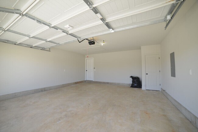 Building Photo - Brand New Home In Washington!