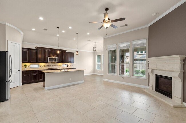 Building Photo - 28647 Maple Red Dr