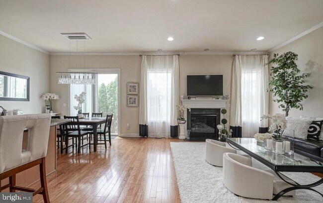 Building Photo - 4204 Lexington Ct