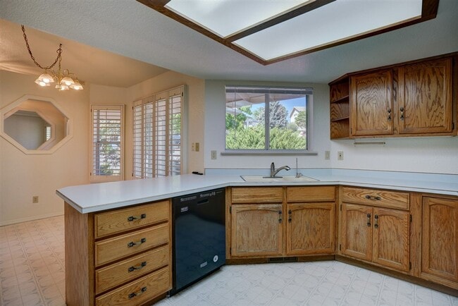 Building Photo - Freshly painted, 3 Bedroom, 2 Bath Home in...