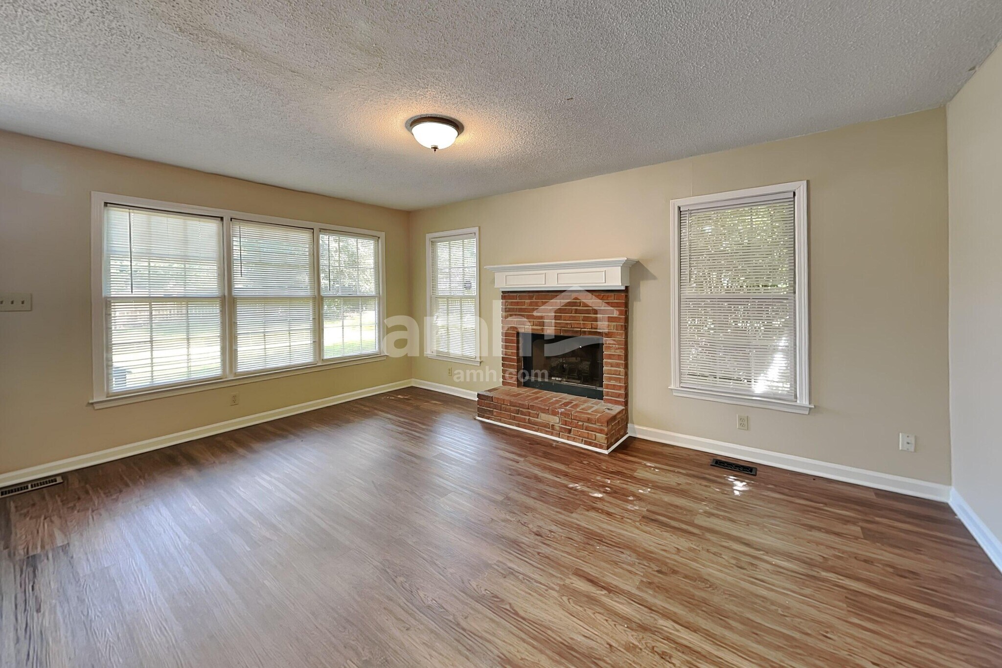 Building Photo - 1300 Summit Point Ln