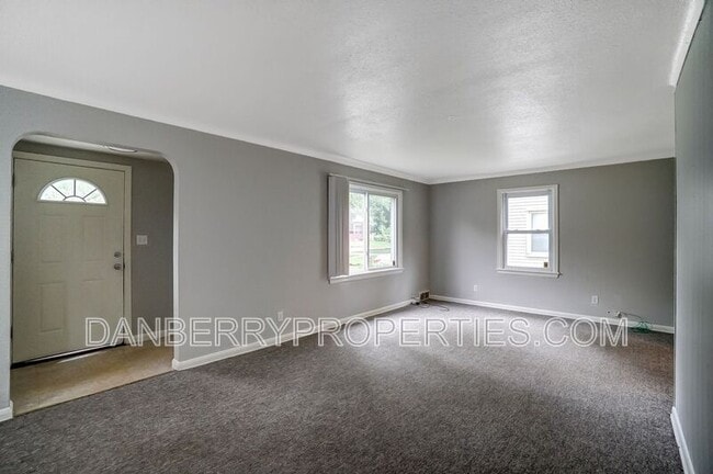 Building Photo - 1017 Searles Rd