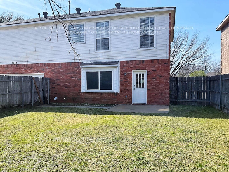 Building Photo - 8200 Bay St