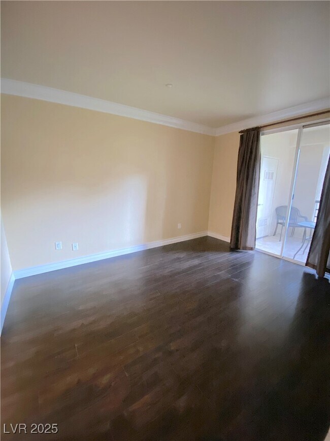 Building Photo - 220 E Flamingo Rd