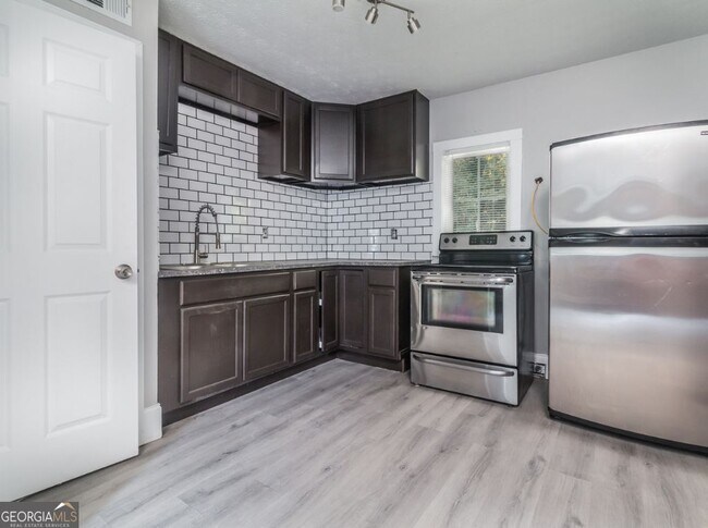 Building Photo - 511 Gresham Park Dr