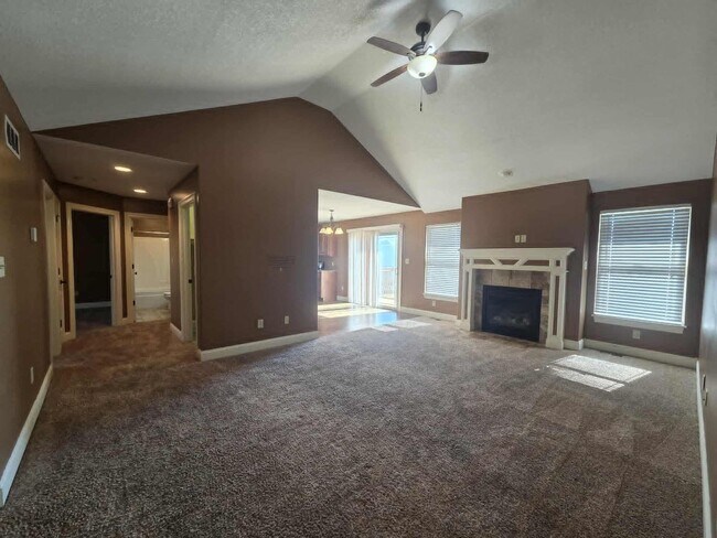 Building Photo - Spacious Home for Rent!