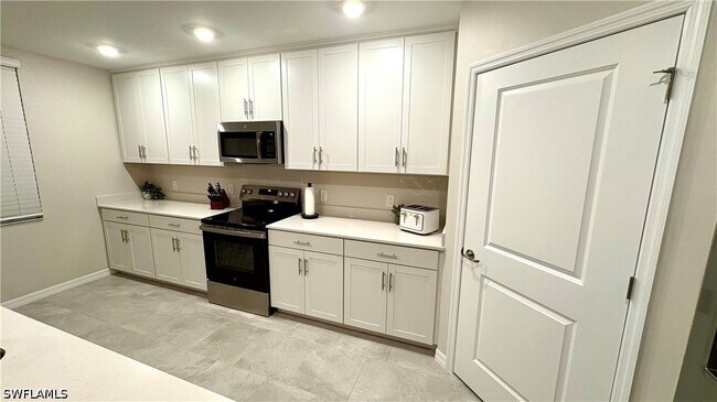 Building Photo - 5615 Newcastle Ct