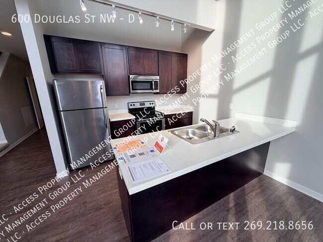 Building Photo - 600 Douglas St NW