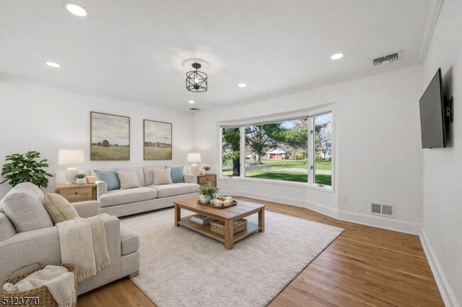 Building Photo - 27 Meadowview Rd