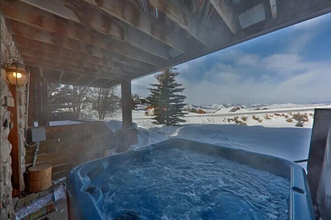 Building Photo - 72 Spruce Dr