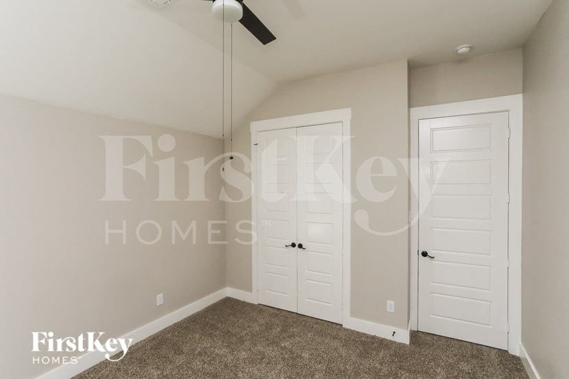 Building Photo - 537 Windrow Ln