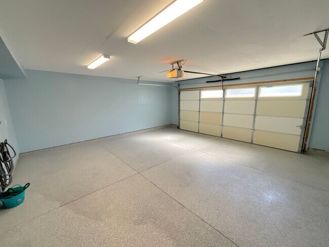 Building Photo - 4 Bedroom Home Available Near E Woodmen Rd & Rangewood Dr!
