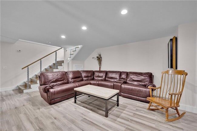 Building Photo - 225 Jayne Ellen Way