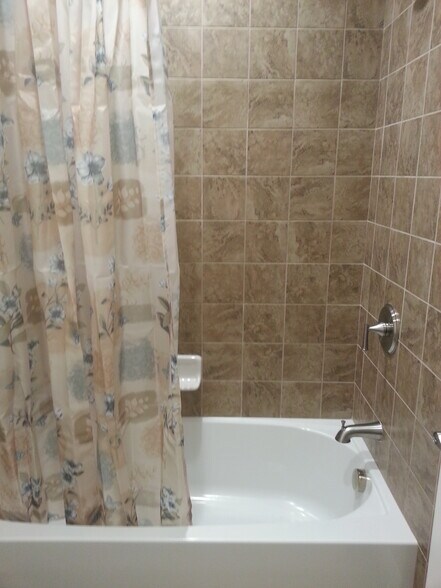 Building Photo - 575 Piazza Dr