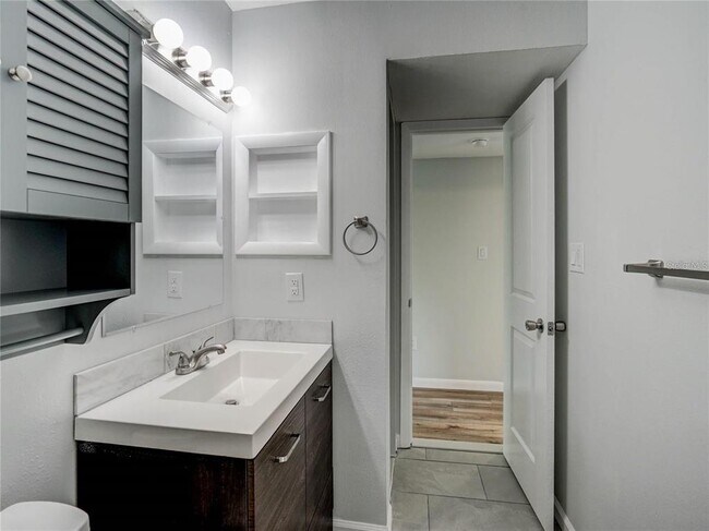 Building Photo - 1007 Sumner Blvd