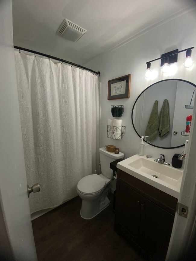 Building Photo - Single-Family Home