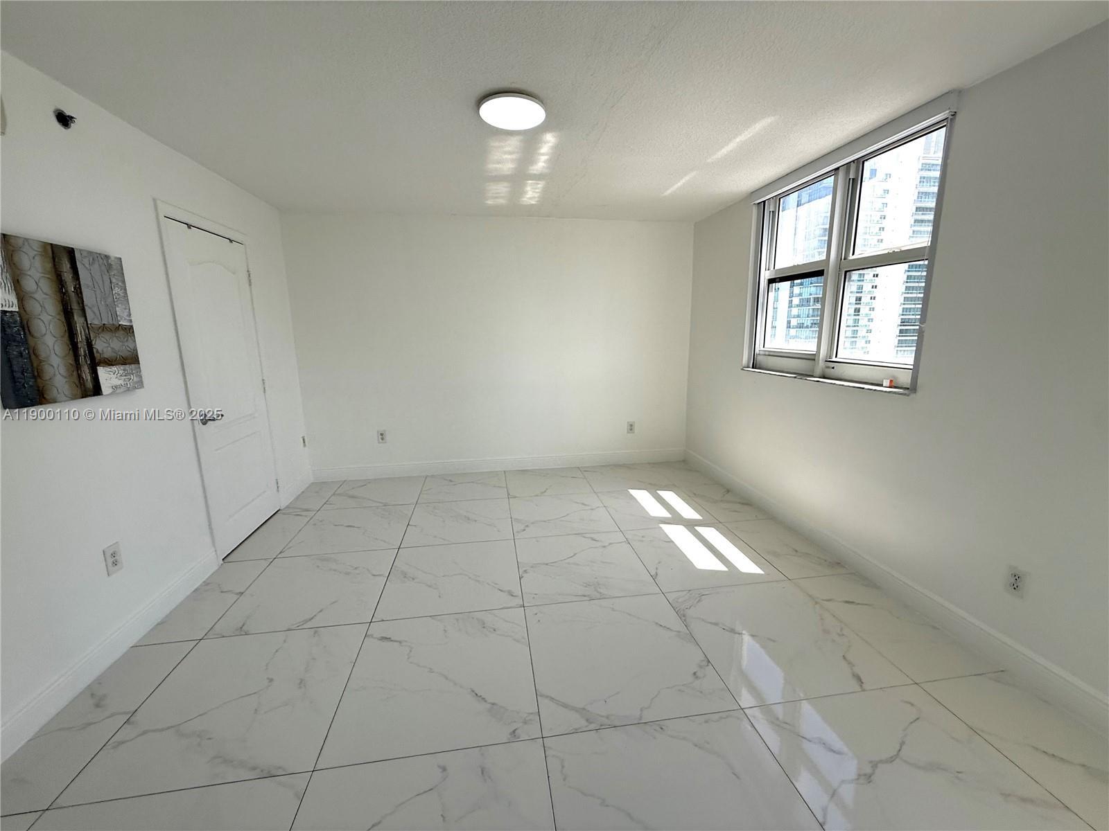 Building Photo - 1200 Brickell Bay Dr