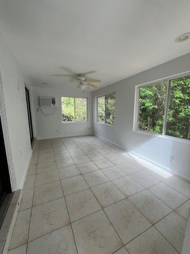 Building Photo - ***4 Bed 3.5 Bath in Tuscawilla!***