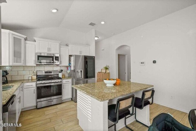 Building Photo - 15133 Composition Ave