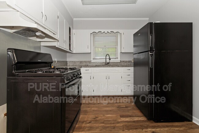Building Photo - 4332 Sussex Dr