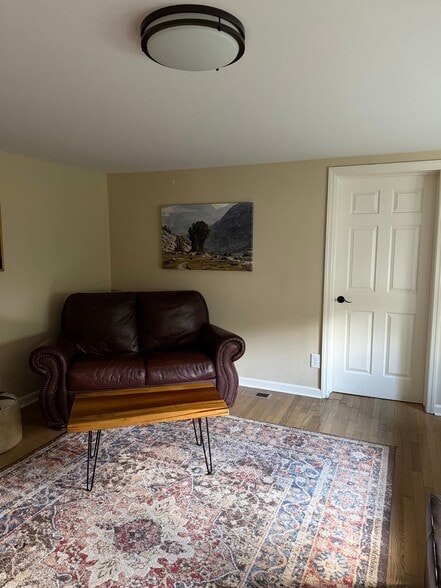 Building Photo - 33 Church Rd