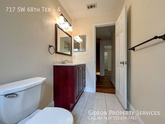 Building Photo - 717 SW 68th Ter