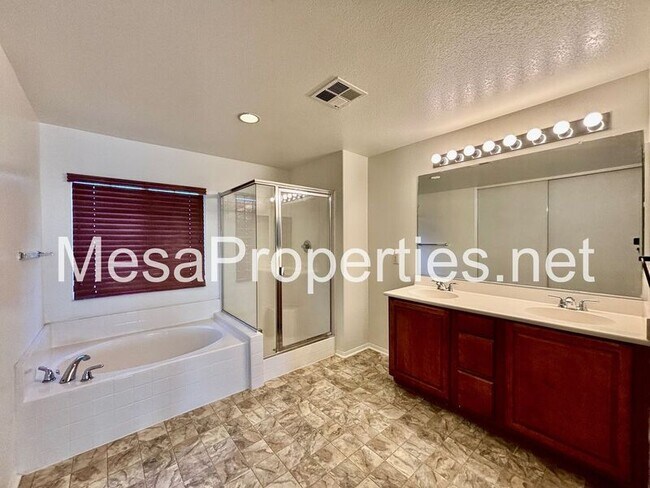 Building Photo - 13535 Silversand St