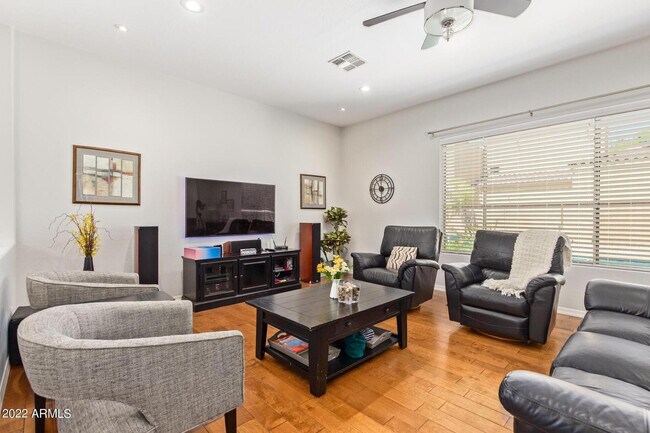 Building Photo - 4250 S Lafayette Dr