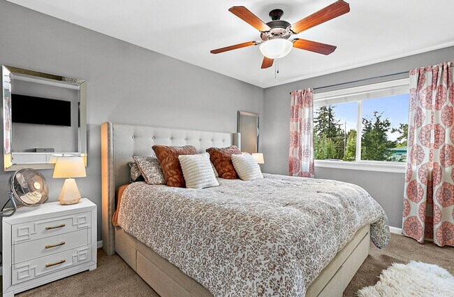 Building Photo - 4Bd/2.5Ba Renton Townhome