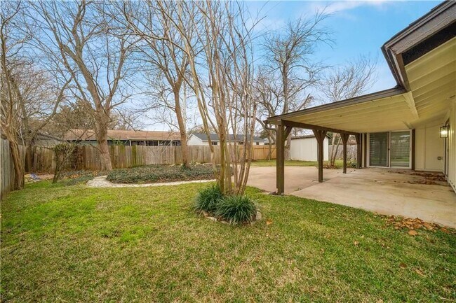 Building Photo - 2515 Berkett Dr