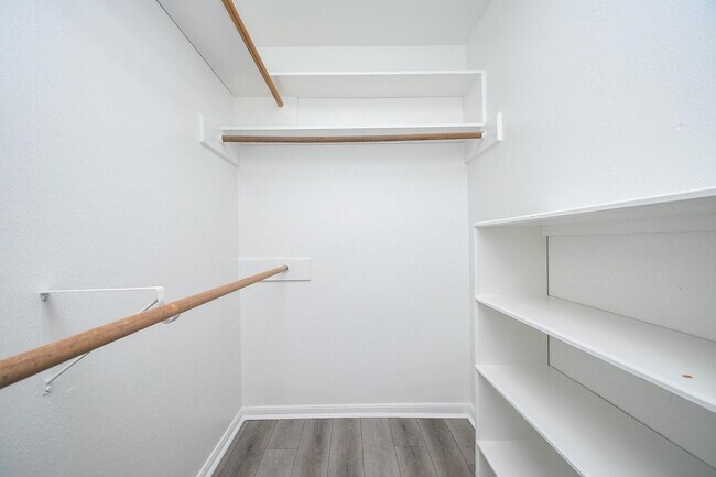 Building Photo - 10903 Shawnbrook Dr