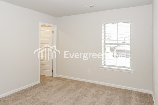 Building Photo - 103 Cool Cir