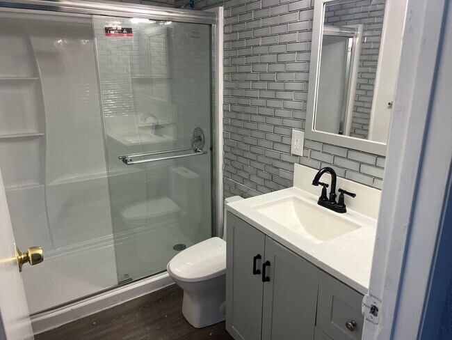 Building Photo - 2 Bedroom 1 Bath In Central Las Vegas