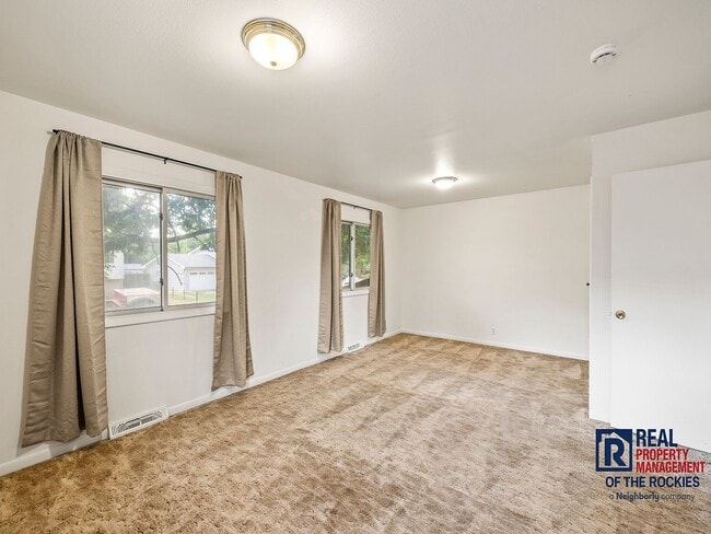 Building Photo - Cozy 3-Bed, 2-Bath Home with Fireplace, & ...