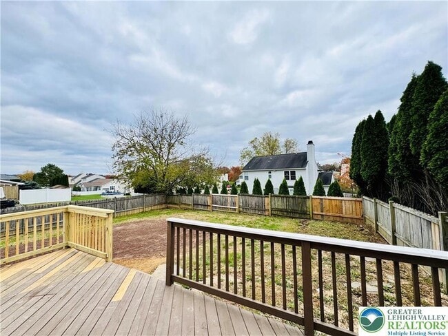 Building Photo - 2274 Briarwood Dr