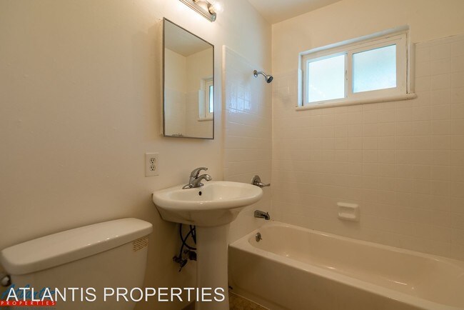 Building Photo - 3568 Agate Dr