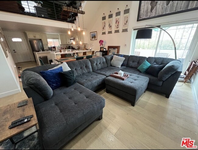 Building Photo - 5019 W Maplewood Ave