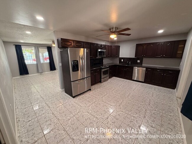 Building Photo - 301 N 3rd St