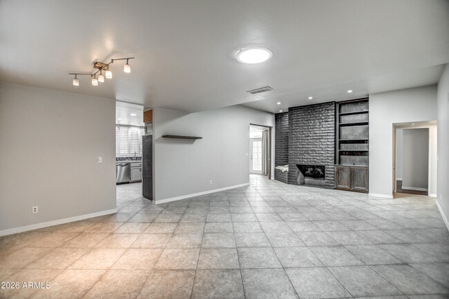 Building Photo - 8647 E Devonshire Ave