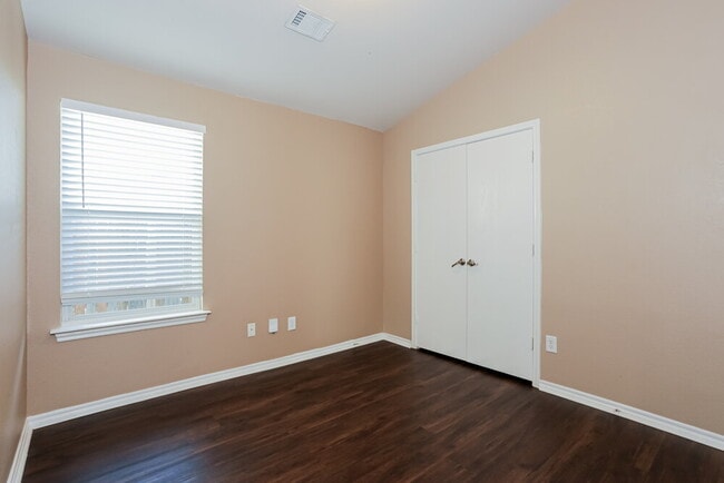 Building Photo - 6440 Regina Dr