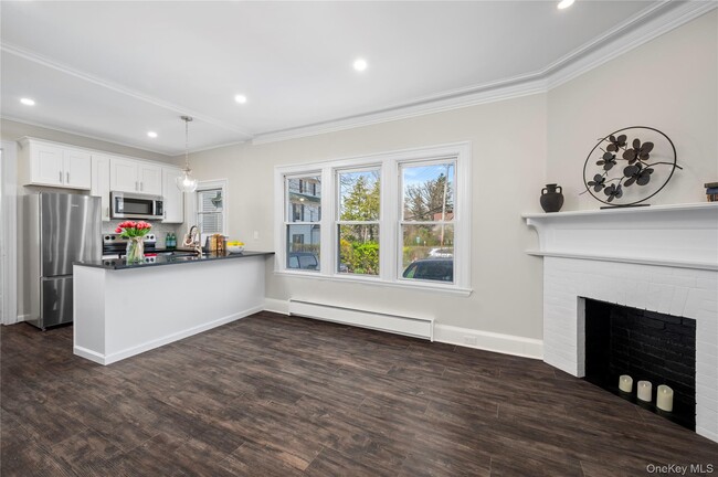 Building Photo - 579 Broadway