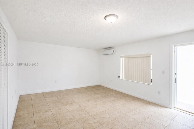 Building Photo - 2471 NW 18th Terrace