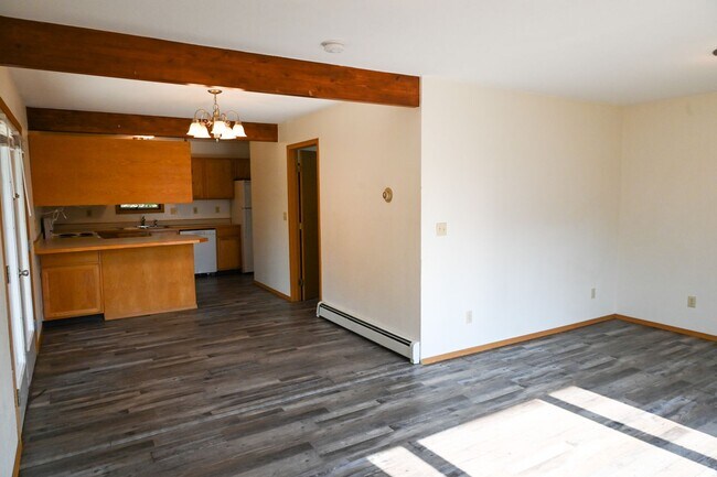 Building Photo - 916 Montana St
