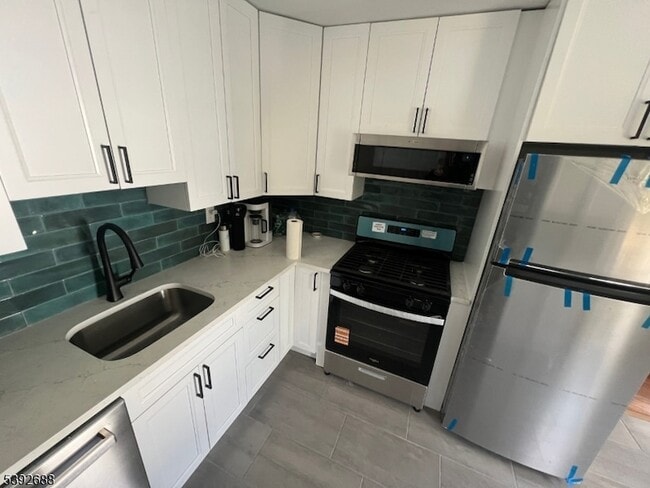 Building Photo - 76 Mt Kemble Ave