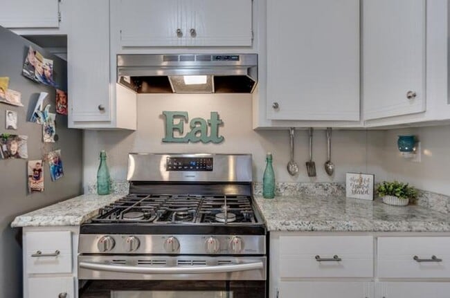 Building Photo - Charming duplex in eastern Norman