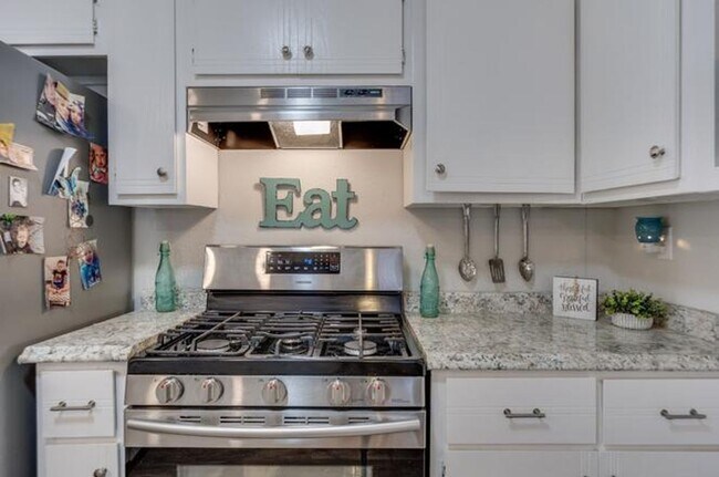 Building Photo - Charming Duplex in Norman!
