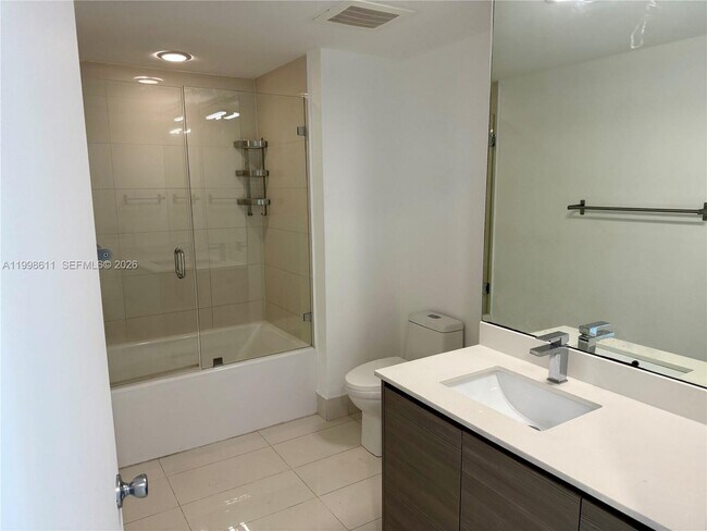 Building Photo - 460 NE 28th St