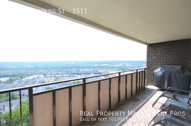 Primary Photo - 250 S Reynolds St
