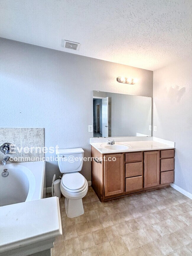 Building Photo - 10618 Kentington Oak Dr