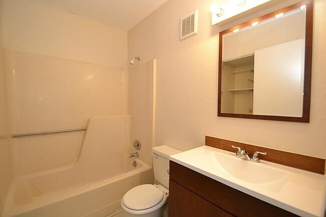 Building Photo - 13026 Wirevine Ln